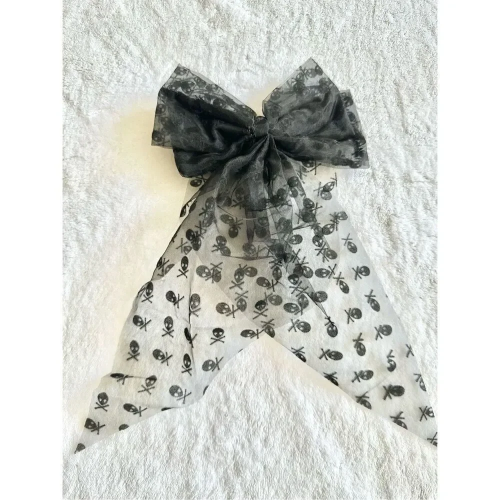 Black pirate skull with cross bones Halloween hair bow